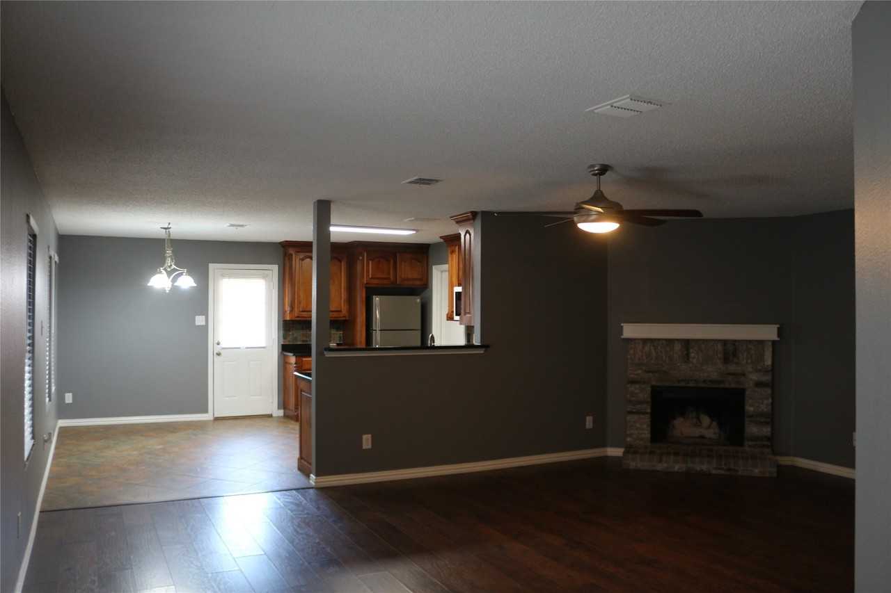 2748 Peach Dr - Photo 3 of 20