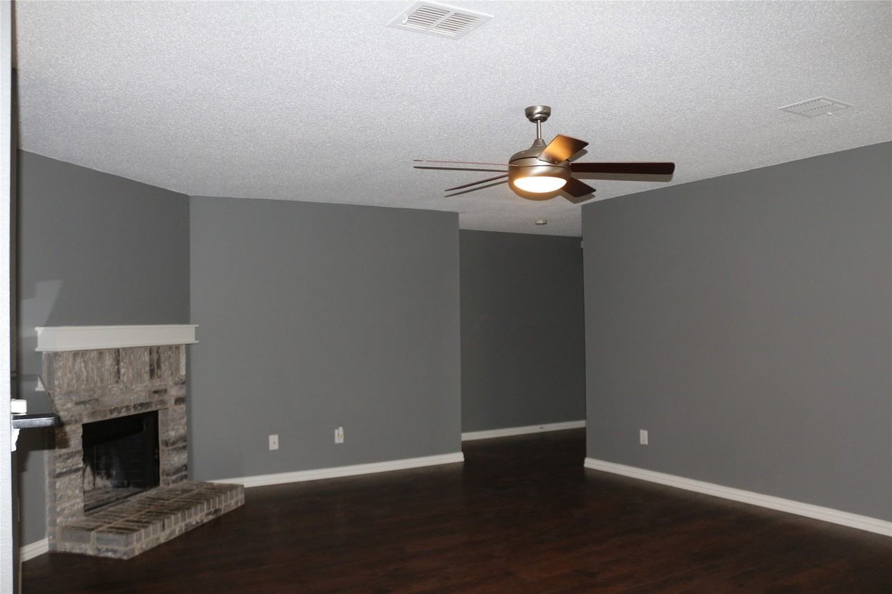 2748 Peach Dr - Photo 4 of 20