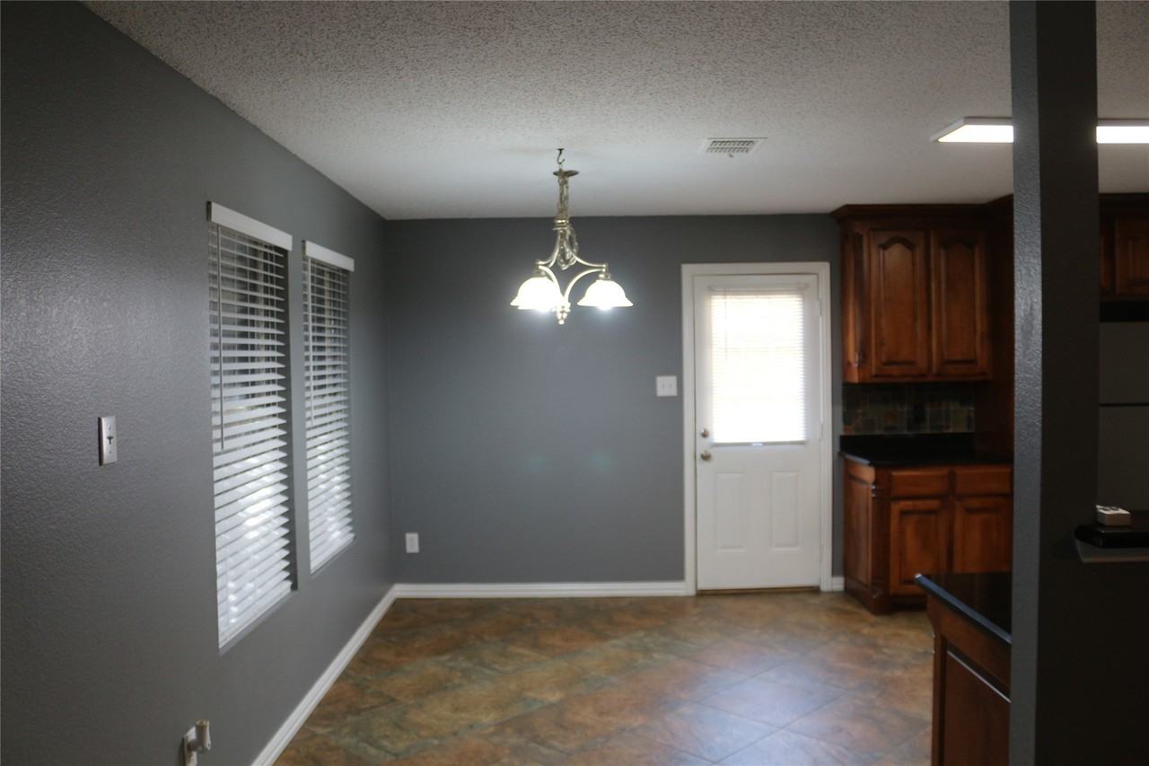 2748 Peach Dr - Photo 6 of 20