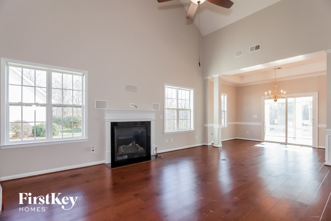 5760 Knoll Ct - Photo 3 of 15