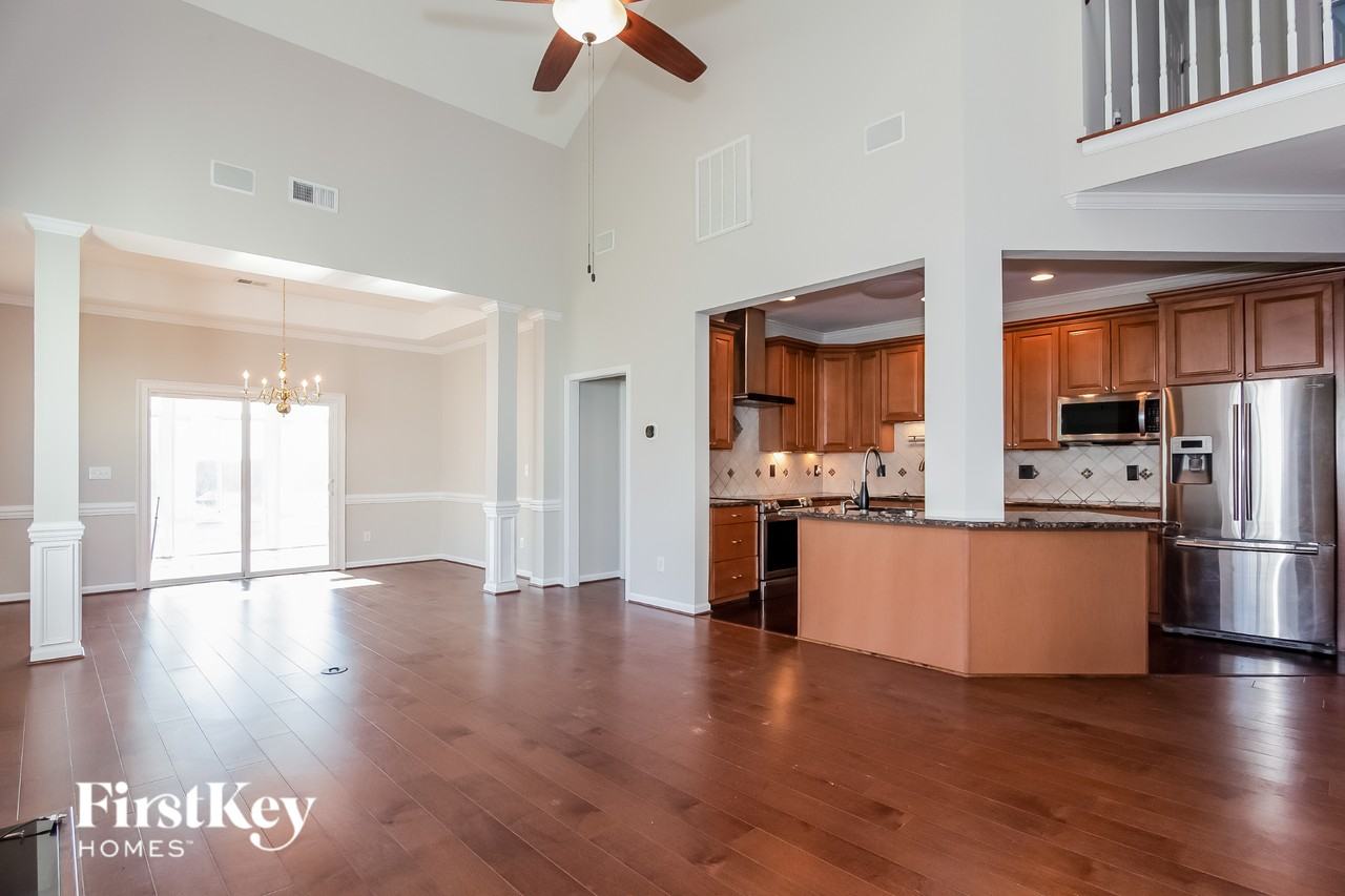 5760 Knoll Ct - Photo 4 of 15