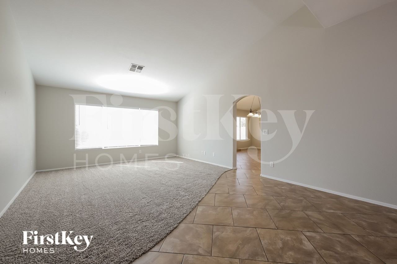 4117 W Park View Ln - Photo 4 of 15