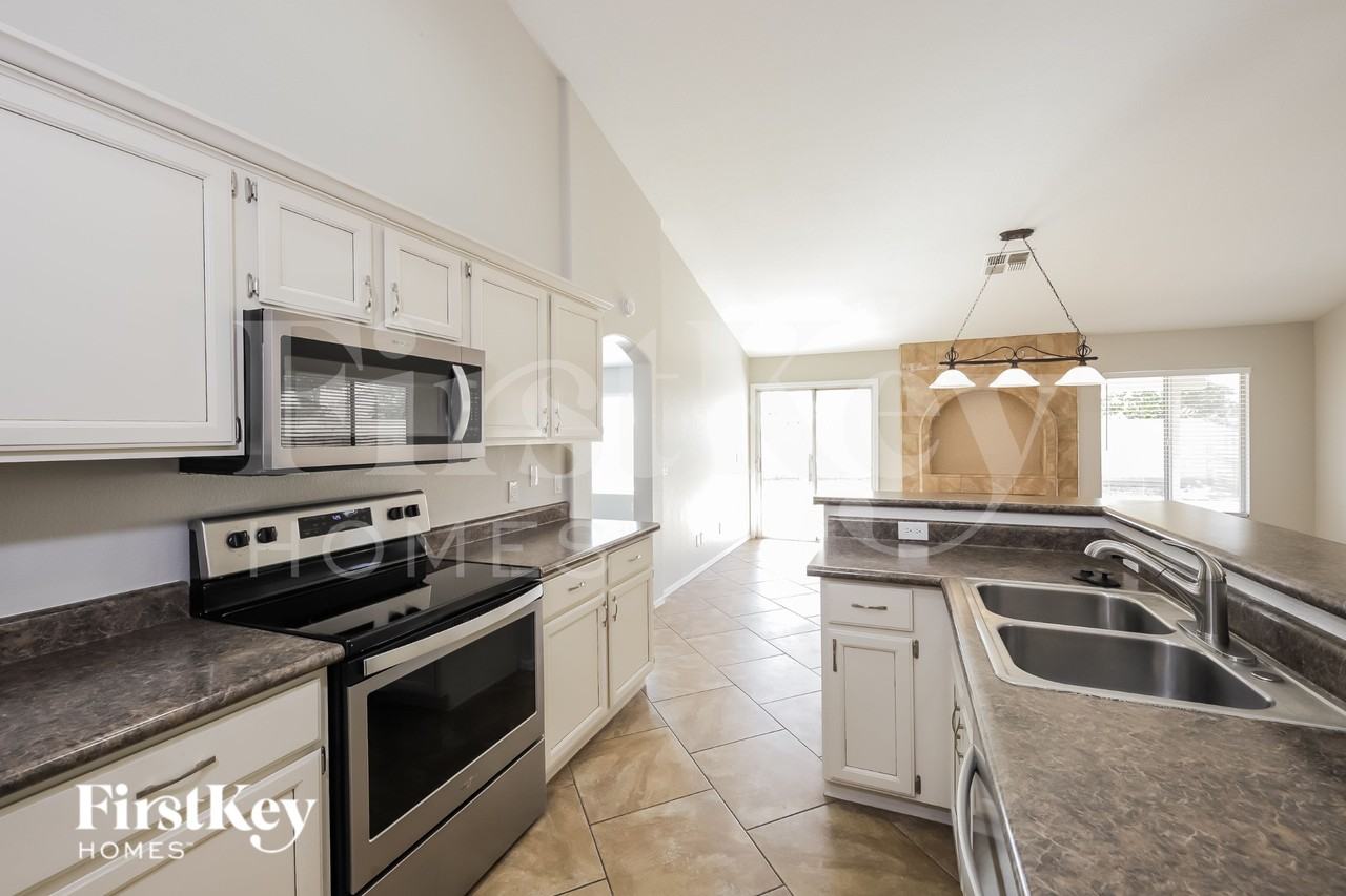 4117 W Park View Ln - Photo 7 of 15