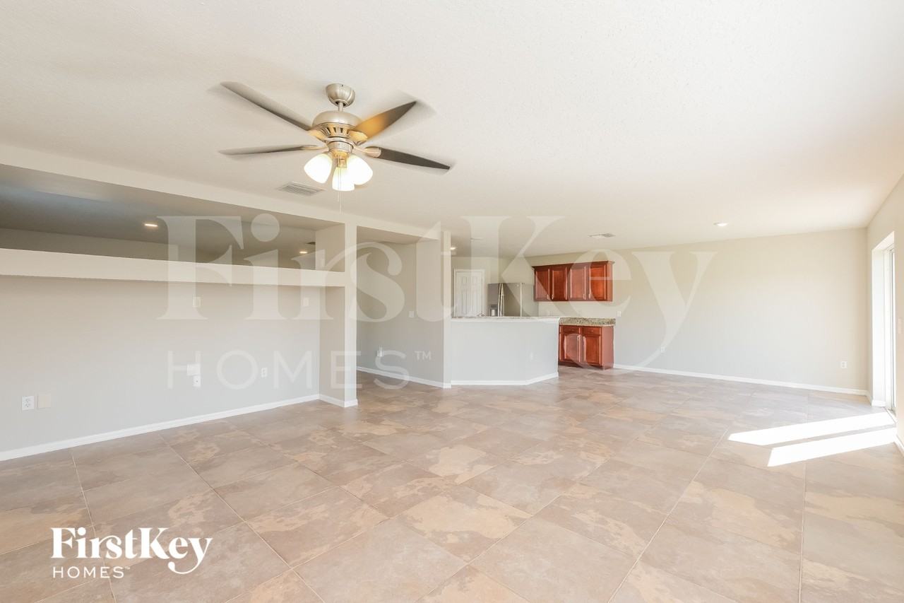 10301 William Oaks Rd - Photo 3 of 15