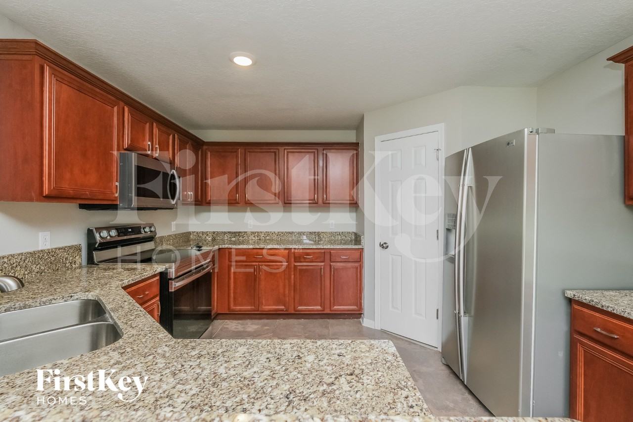 10301 William Oaks Rd - Photo 5 of 15