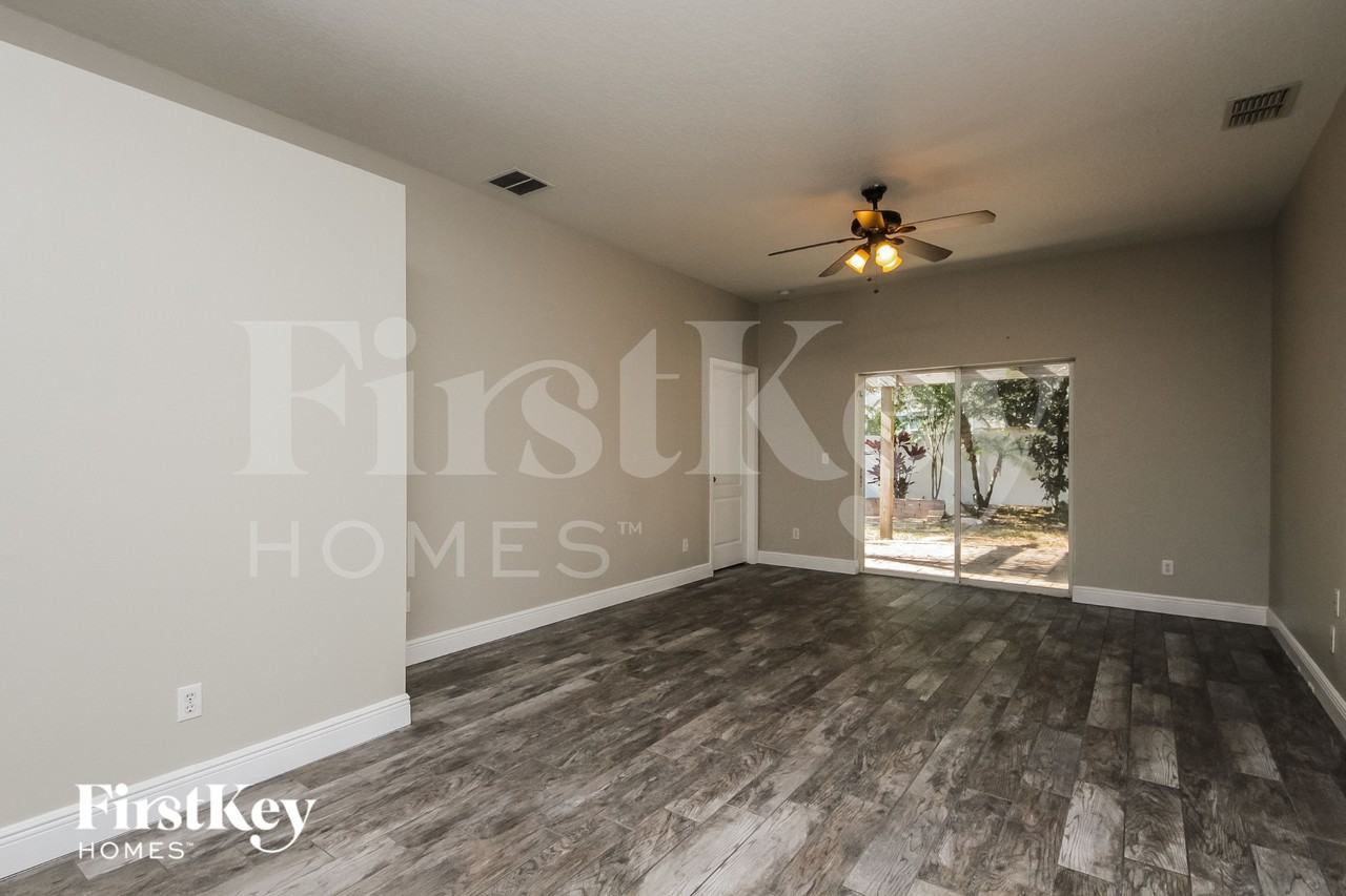 9953 Shadow Creek Dr - Photo 3 of 15
