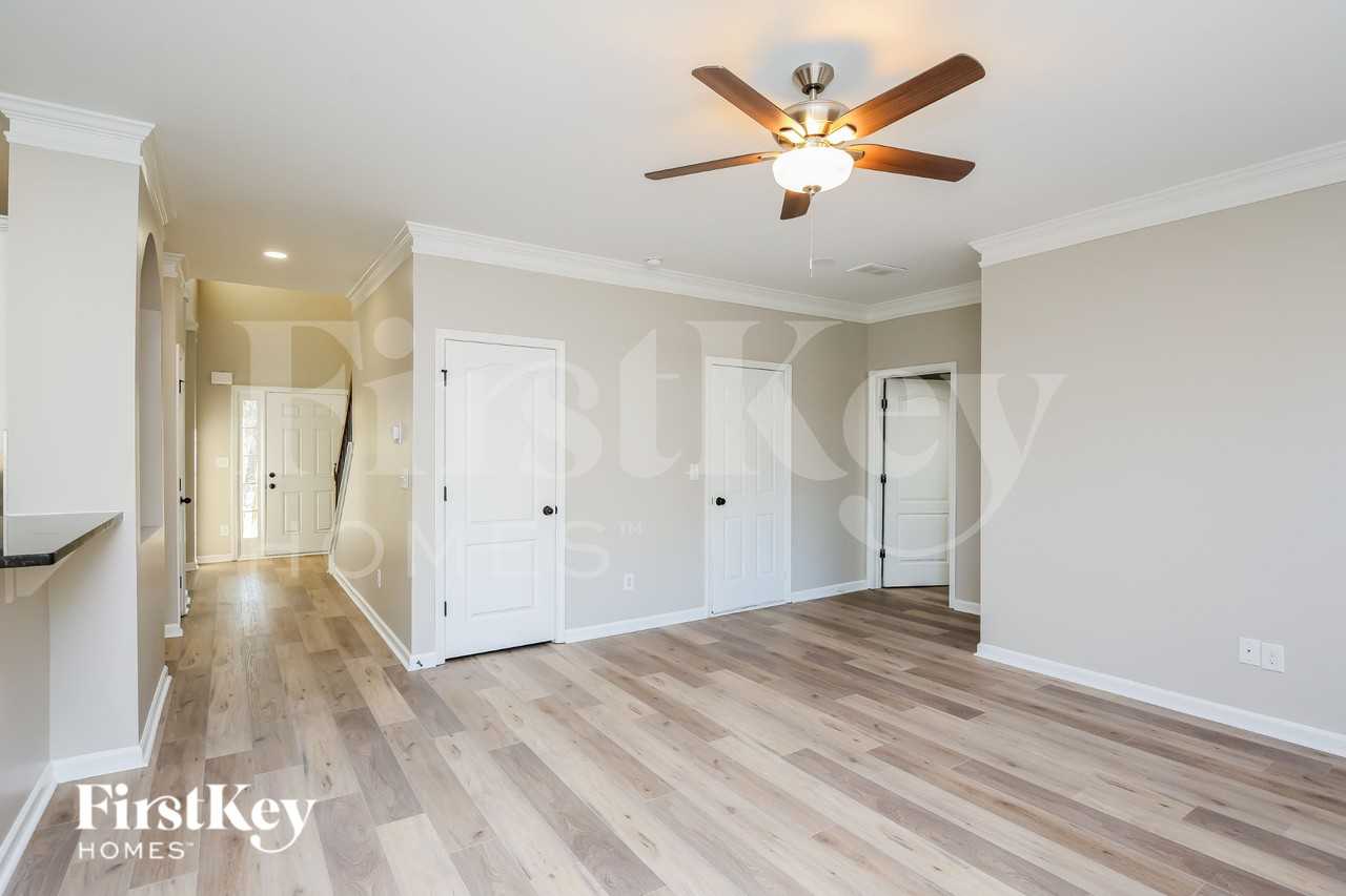 3192 Sag Harbor Ln - Photo 2 of 18