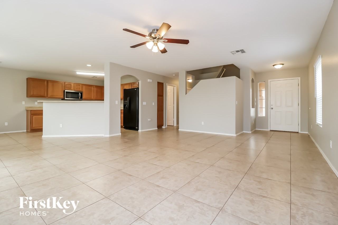 22395 W Solano Dr - Photo 3 of 15