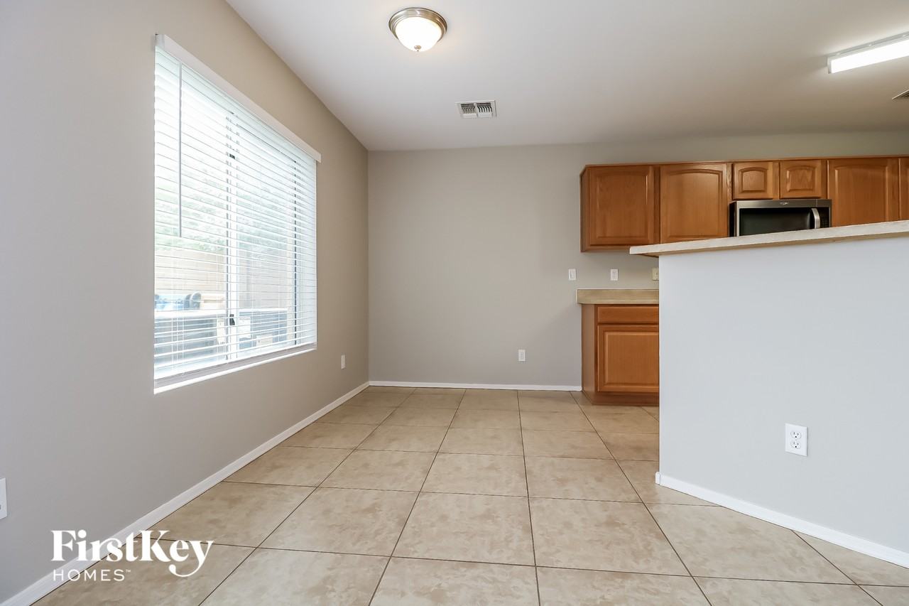 22395 W Solano Dr - Photo 5 of 15