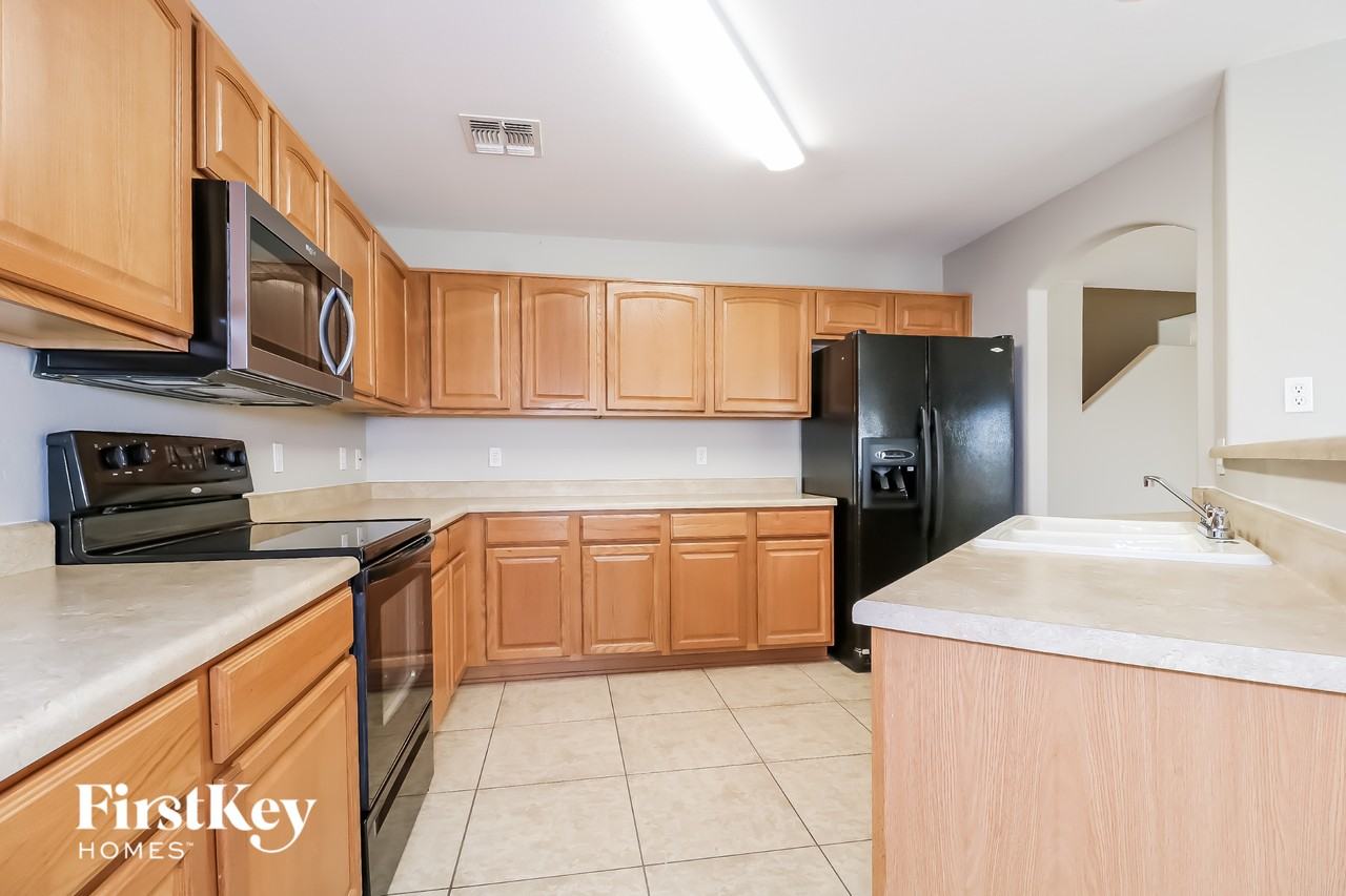 22395 W Solano Dr - Photo 6 of 15