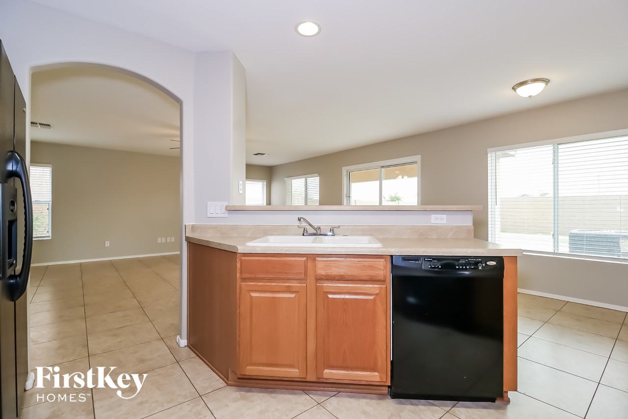 22395 W Solano Dr - Photo 7 of 15
