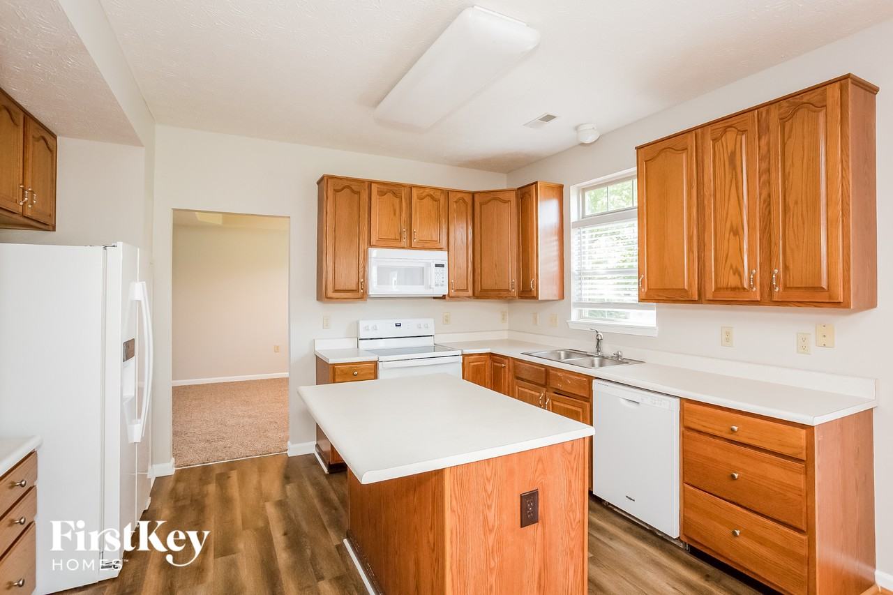 10011 Fountain Springs Ct - Photo 6 of 15