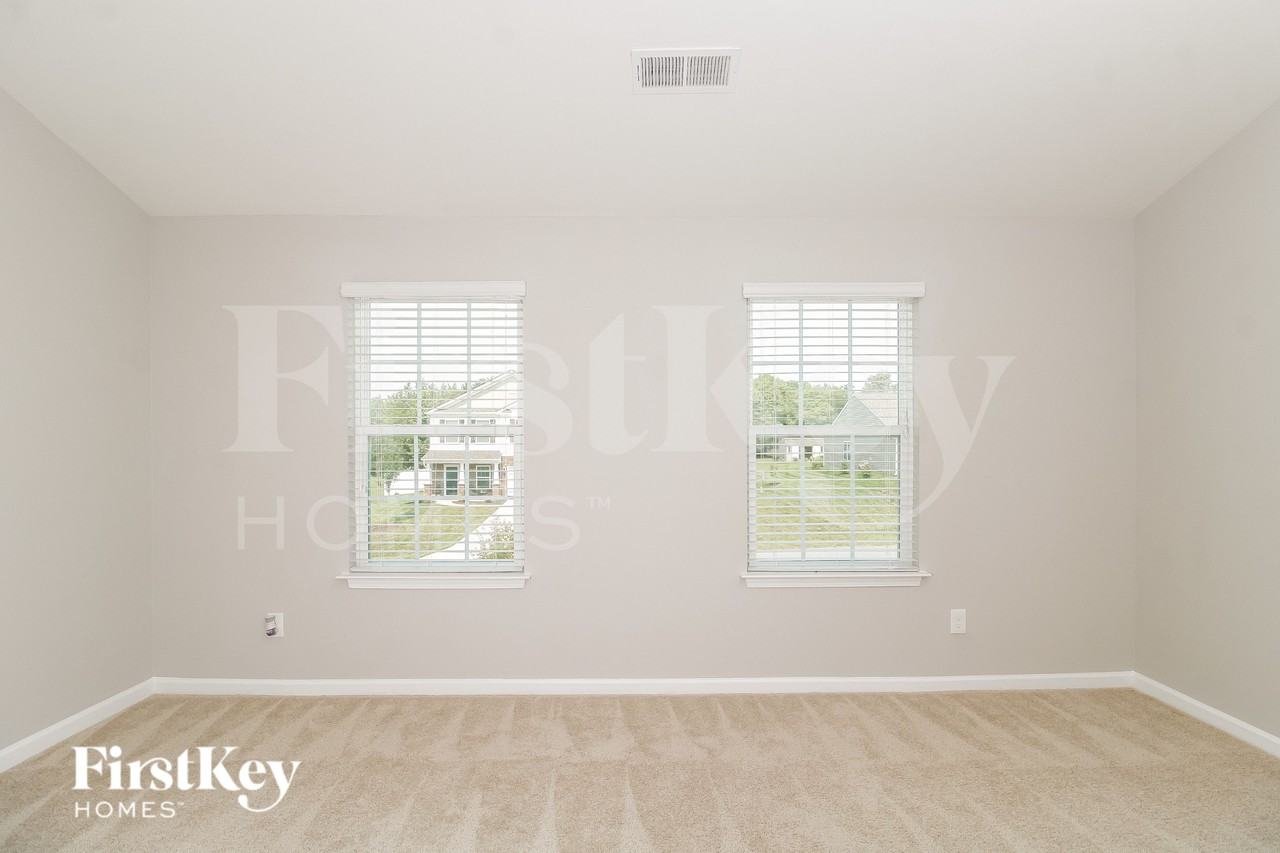 227 Sawyer Ln N - Photo 7 of 19