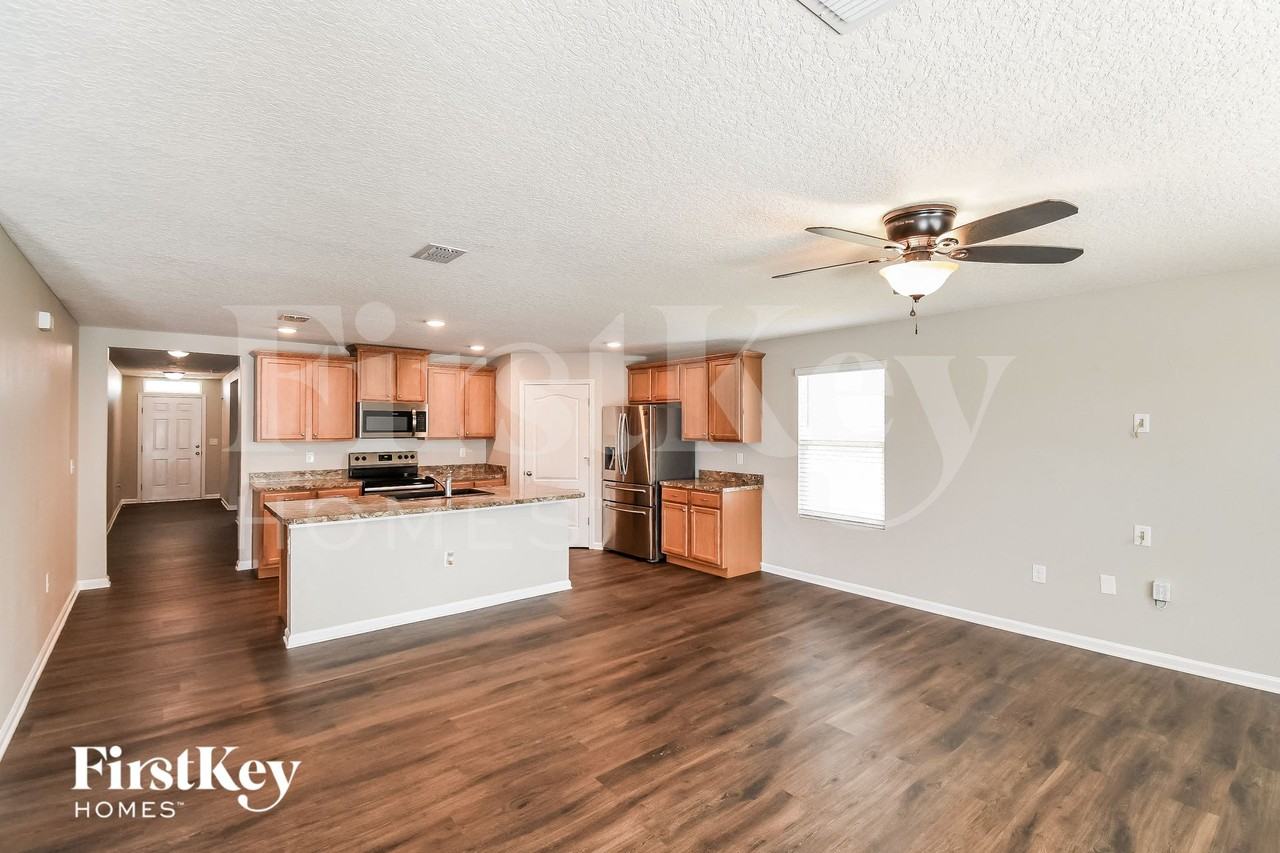 3535 Shiner Dr - Photo 4 of 15