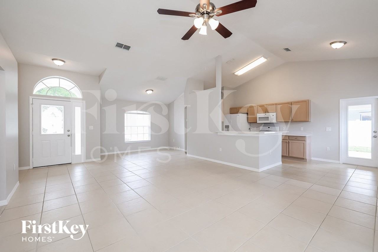 2027 Jaffa Ct - Photo 4 of 15