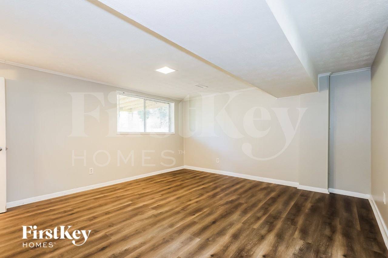568 Dixon Rd - Photo 2 of 19