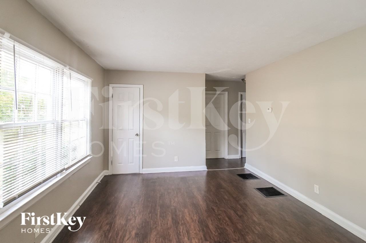 1823 Lee St - Photo 2 of 19