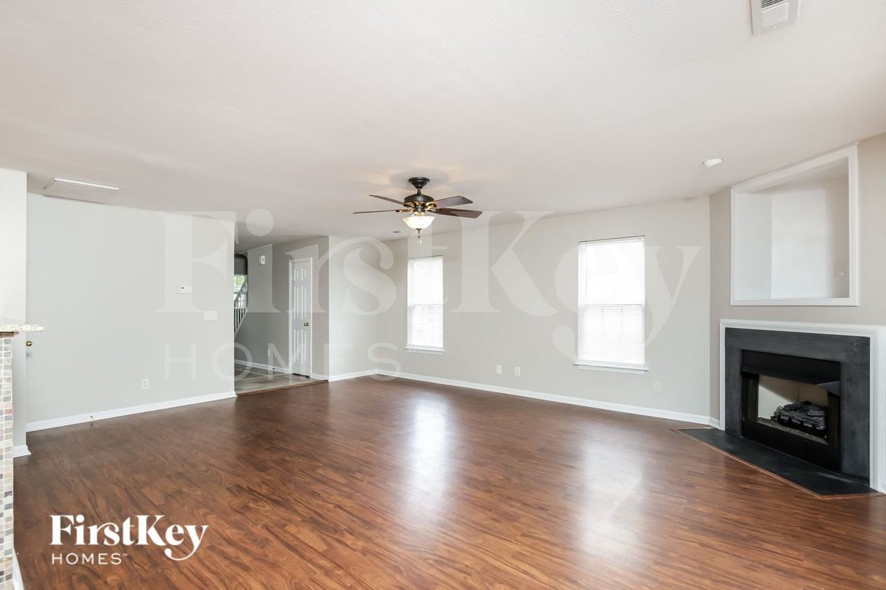133 Dunbarton Ct - Photo 2 of 15