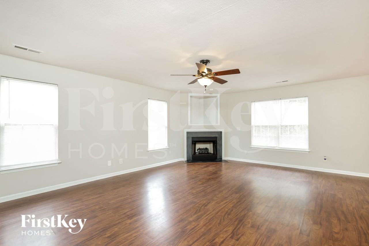 133 Dunbarton Ct - Photo 3 of 15