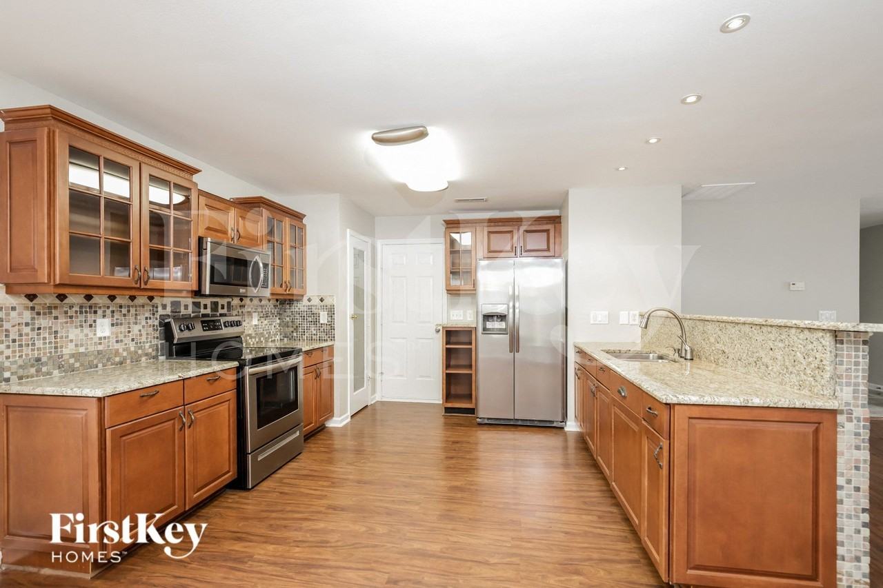 133 Dunbarton Ct - Photo 5 of 15