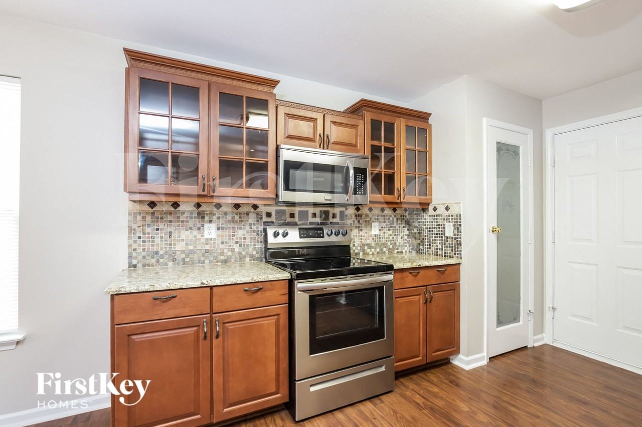 133 Dunbarton Ct - Photo 6 of 15