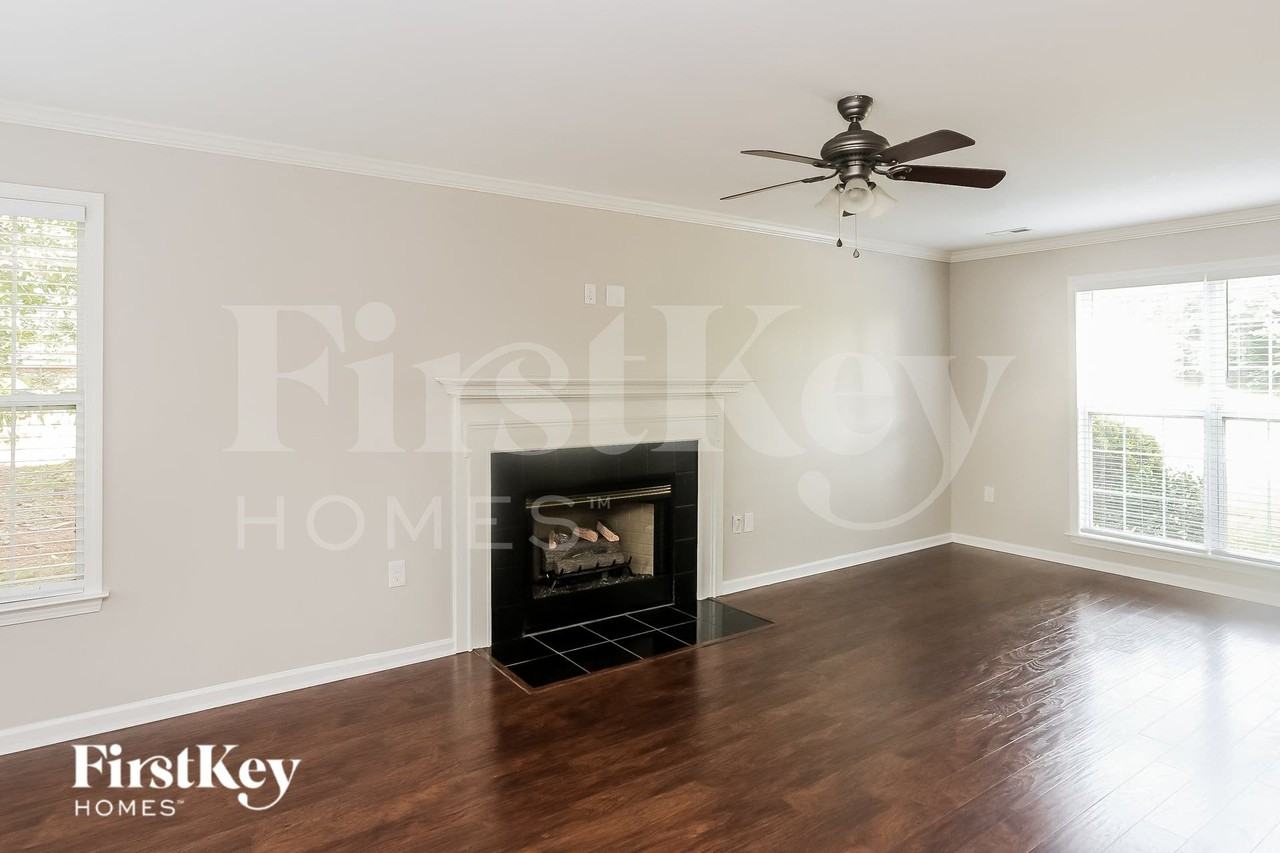 7270 Green Meadow Ct - Photo 5 of 15