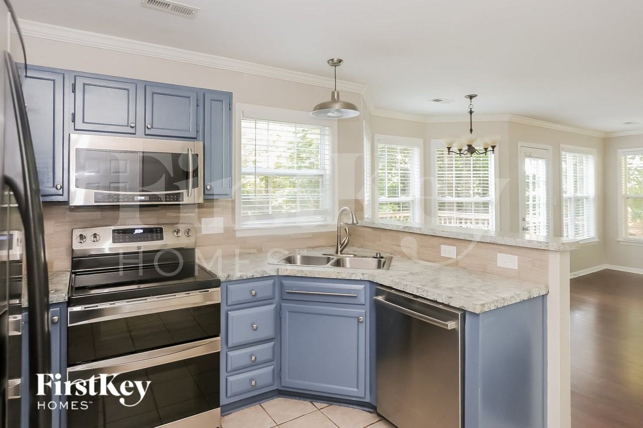 7270 Green Meadow Ct - Photo 7 of 15