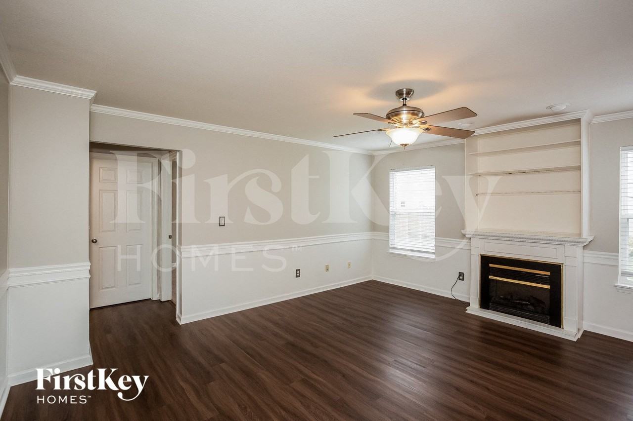 7952 Alamosa Ln - Photo 3 of 15