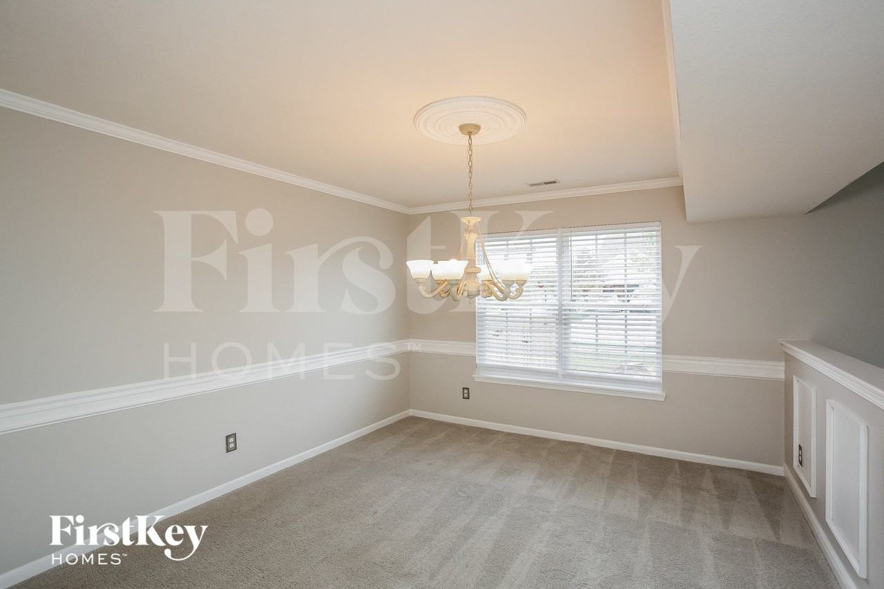 7952 Alamosa Ln - Photo 4 of 15