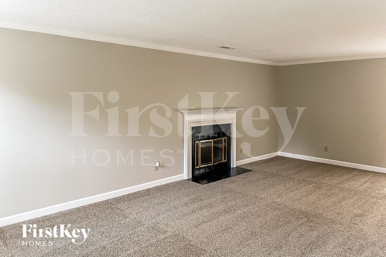 3800 Cardinal Ct - Photo 2 of 15