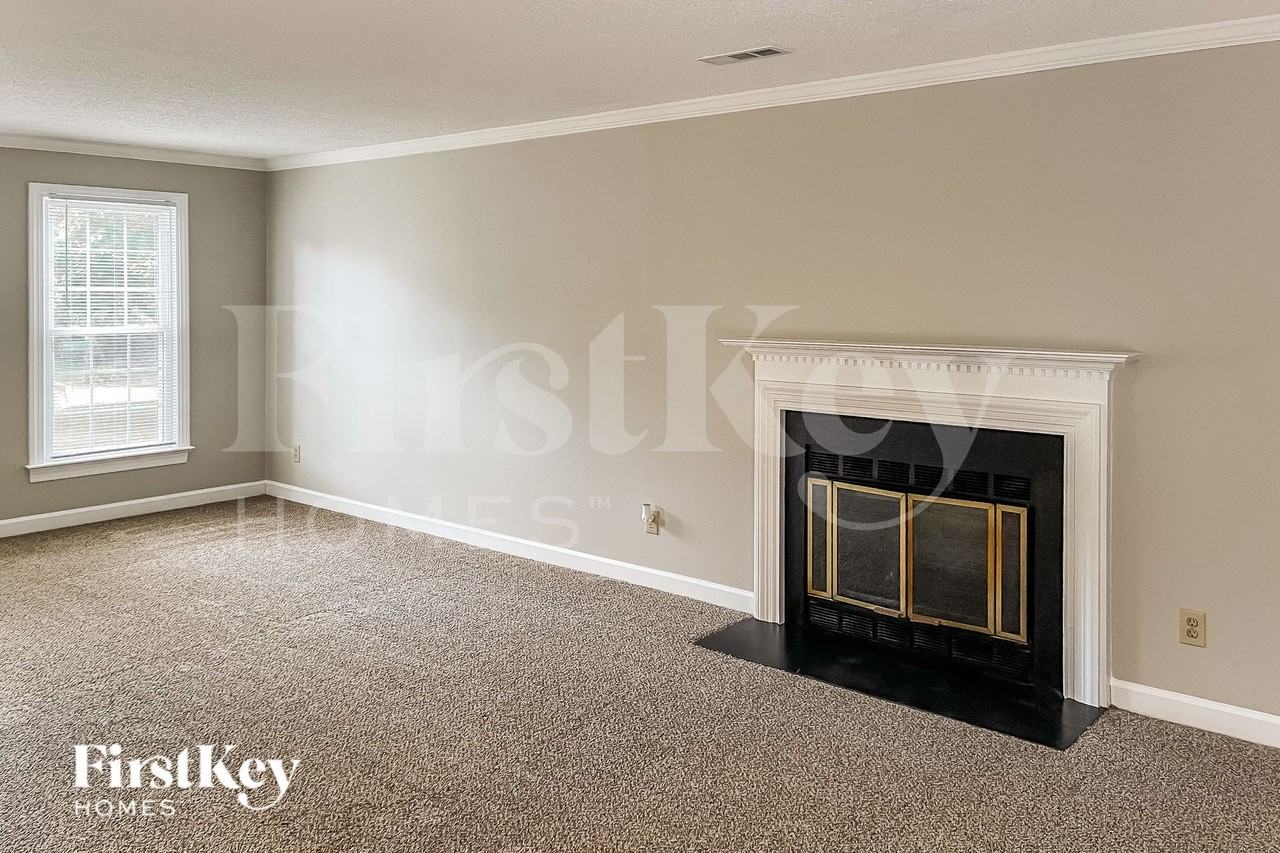 3800 Cardinal Ct - Photo 3 of 15