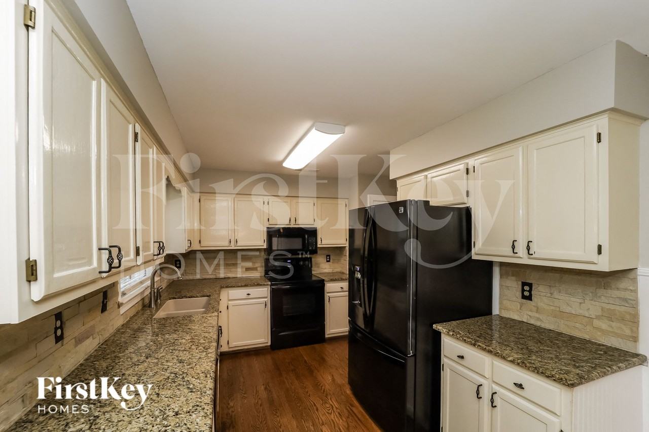 3800 Cardinal Ct - Photo 6 of 15
