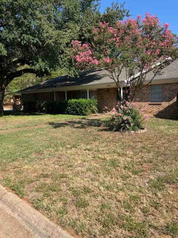 832 Overhill Dr - Photo 2 of 2