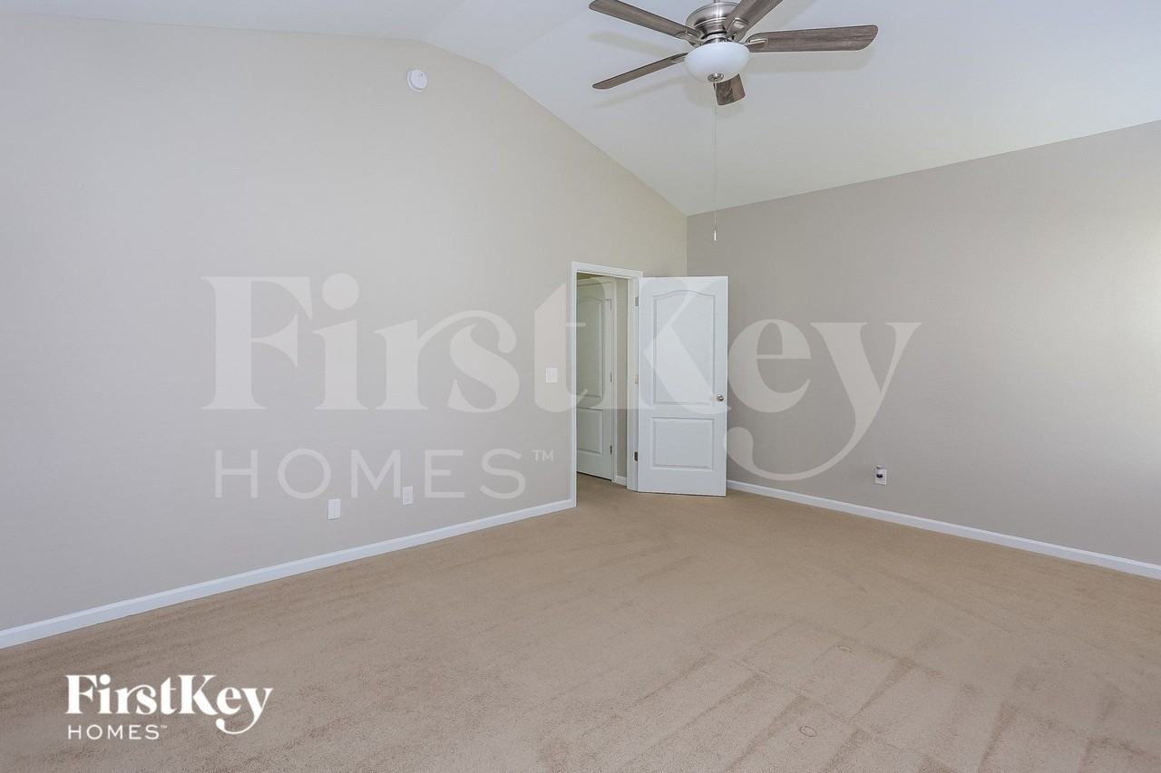 1373 Waylon Ave - Photo 7 of 15