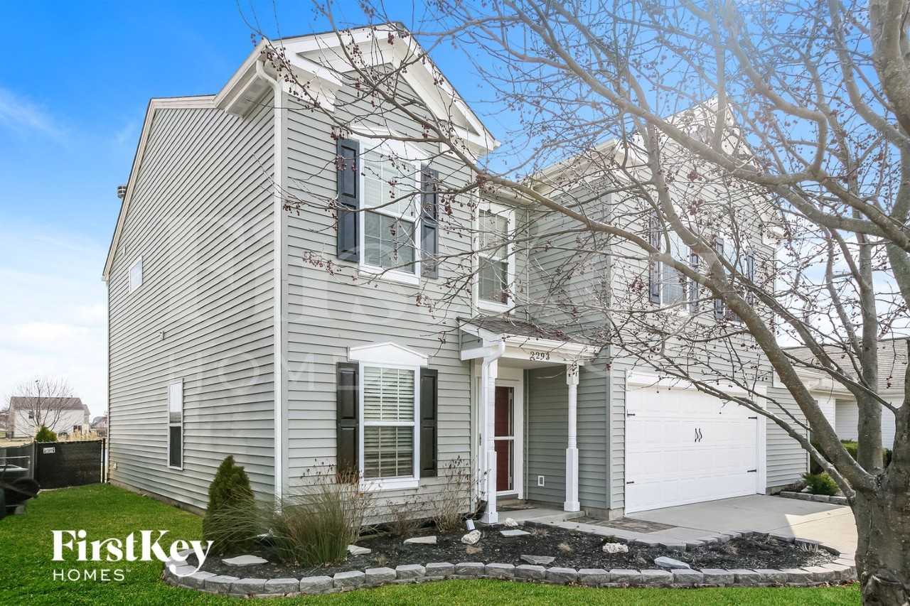 2293 Cedarmill Dr - Photo 2 of 15