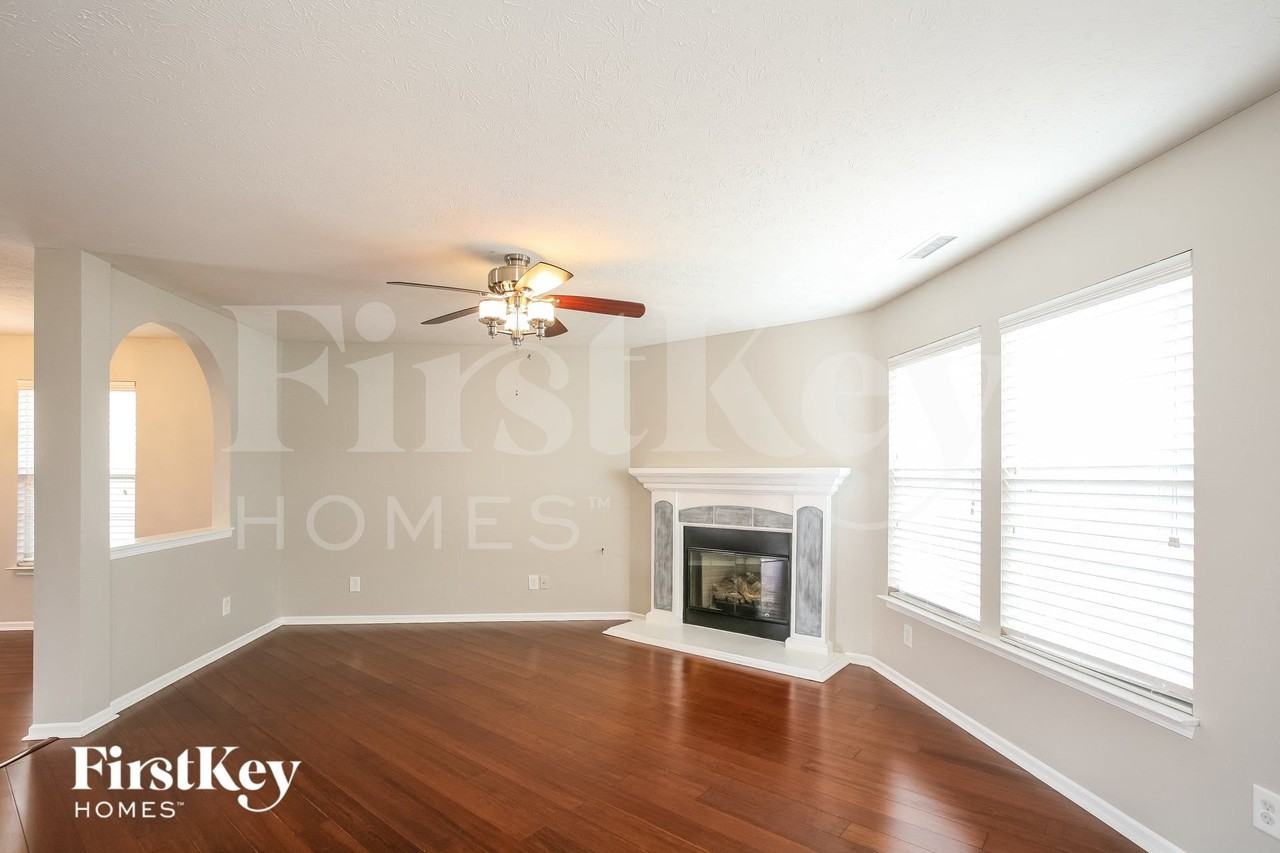 2293 Cedarmill Dr - Photo 3 of 15