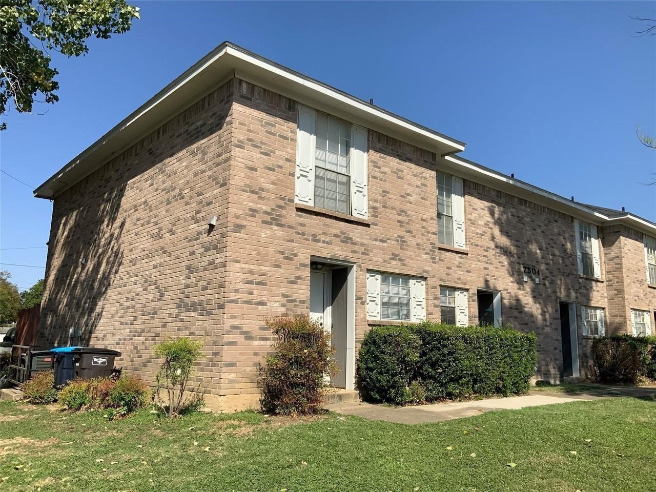 7504 Chapin Rd #B - Photo 2 of 16