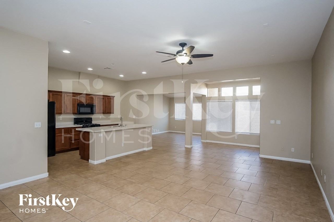 3327 Kaniksu Ct - Photo 3 of 15