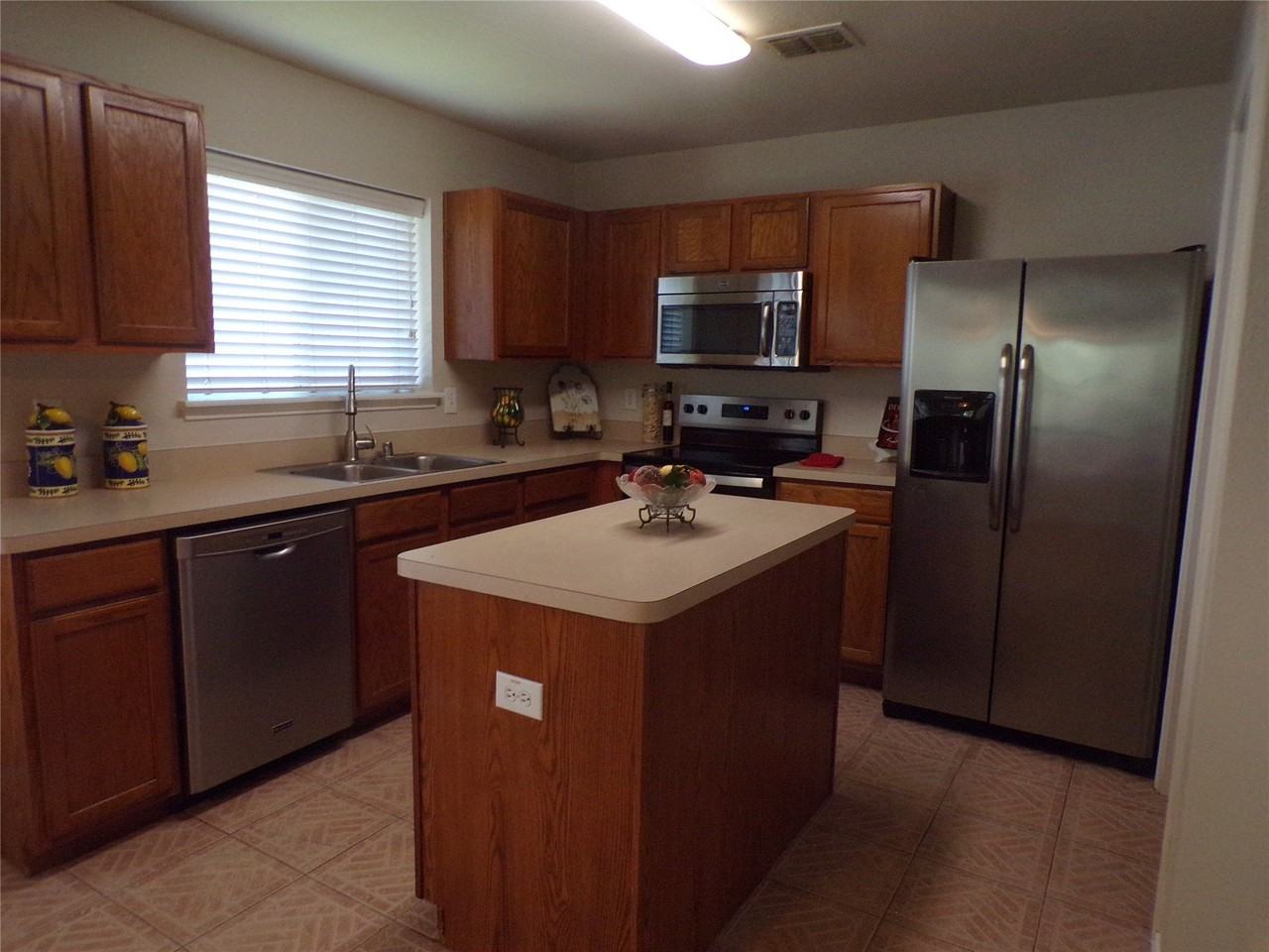 2612 Sierra Dr - Photo 5 of 23