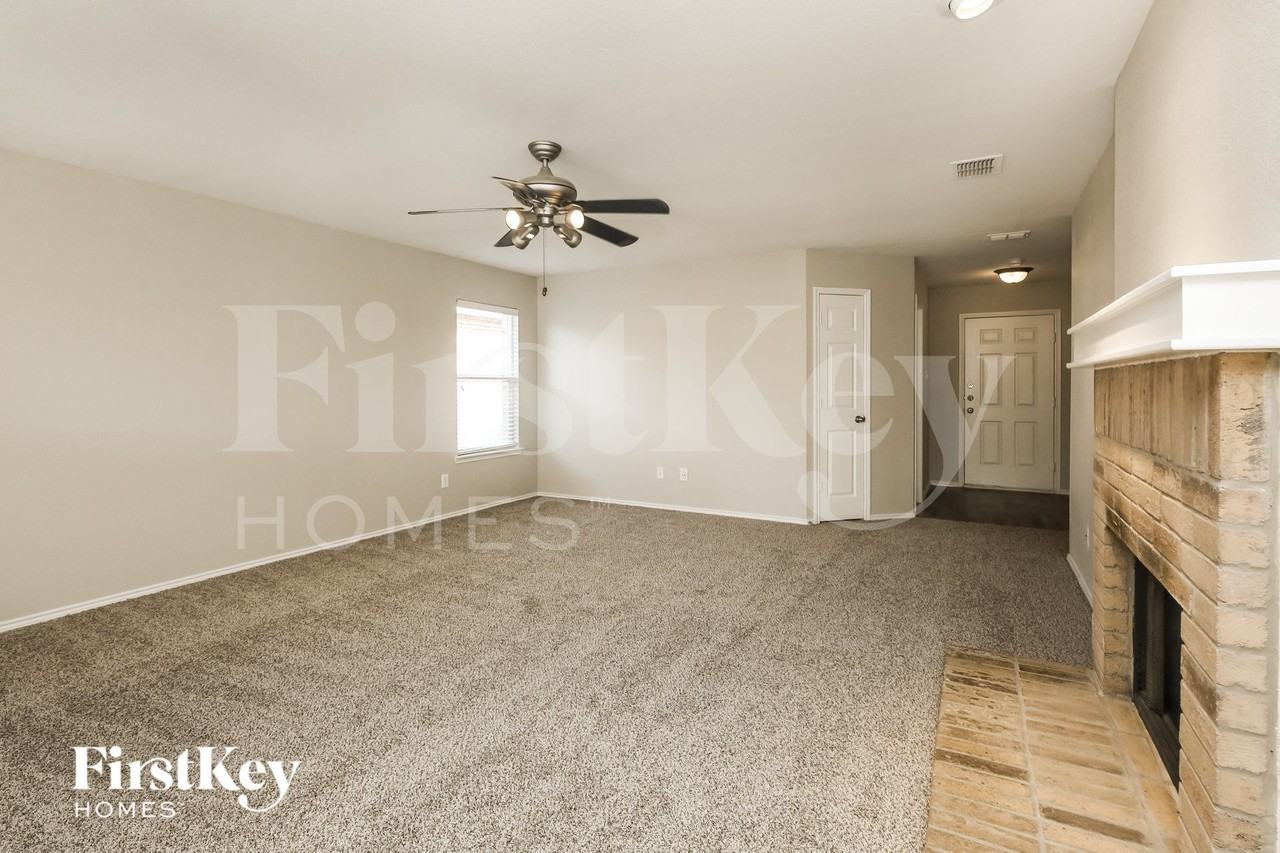 3300 Groveland Ter - Photo 3 of 16