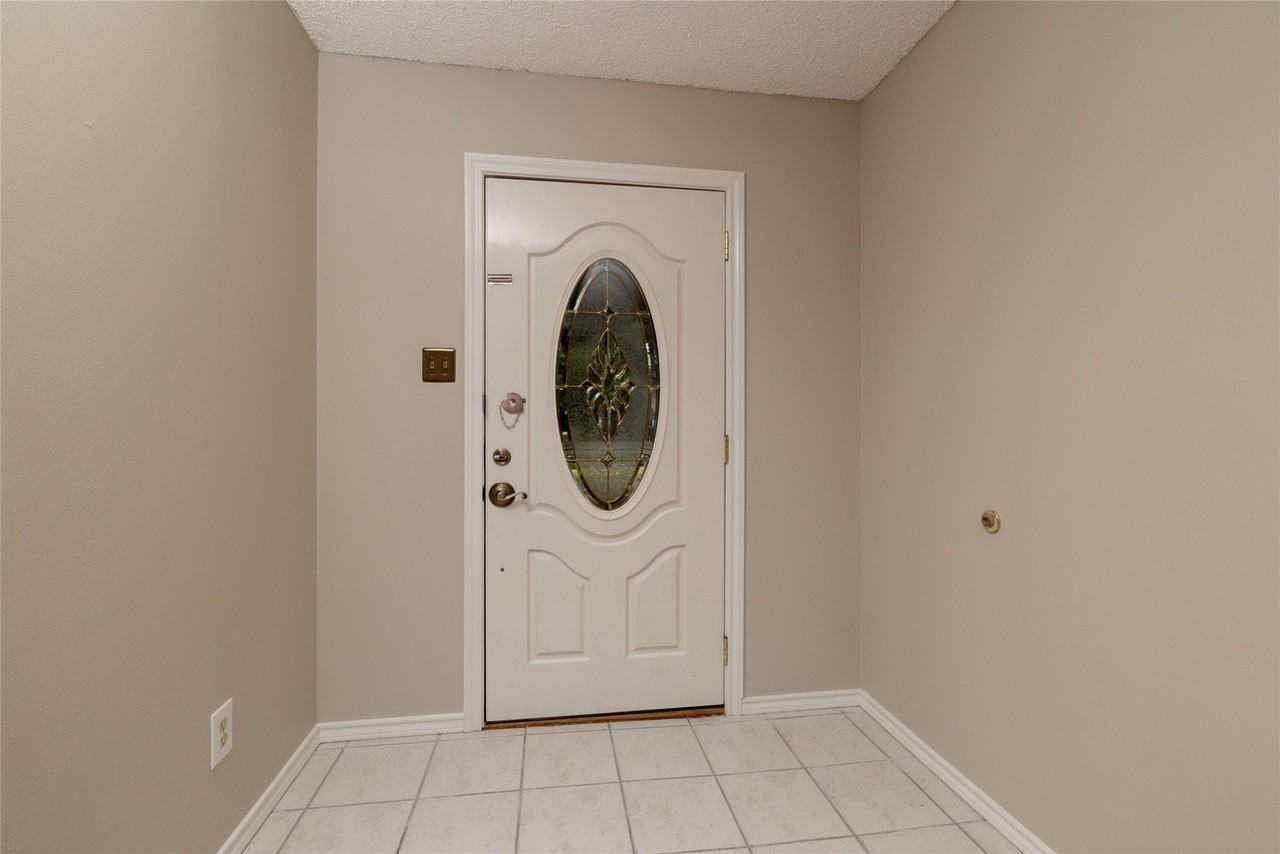 7813 Redwood Ct - Photo 5 of 35
