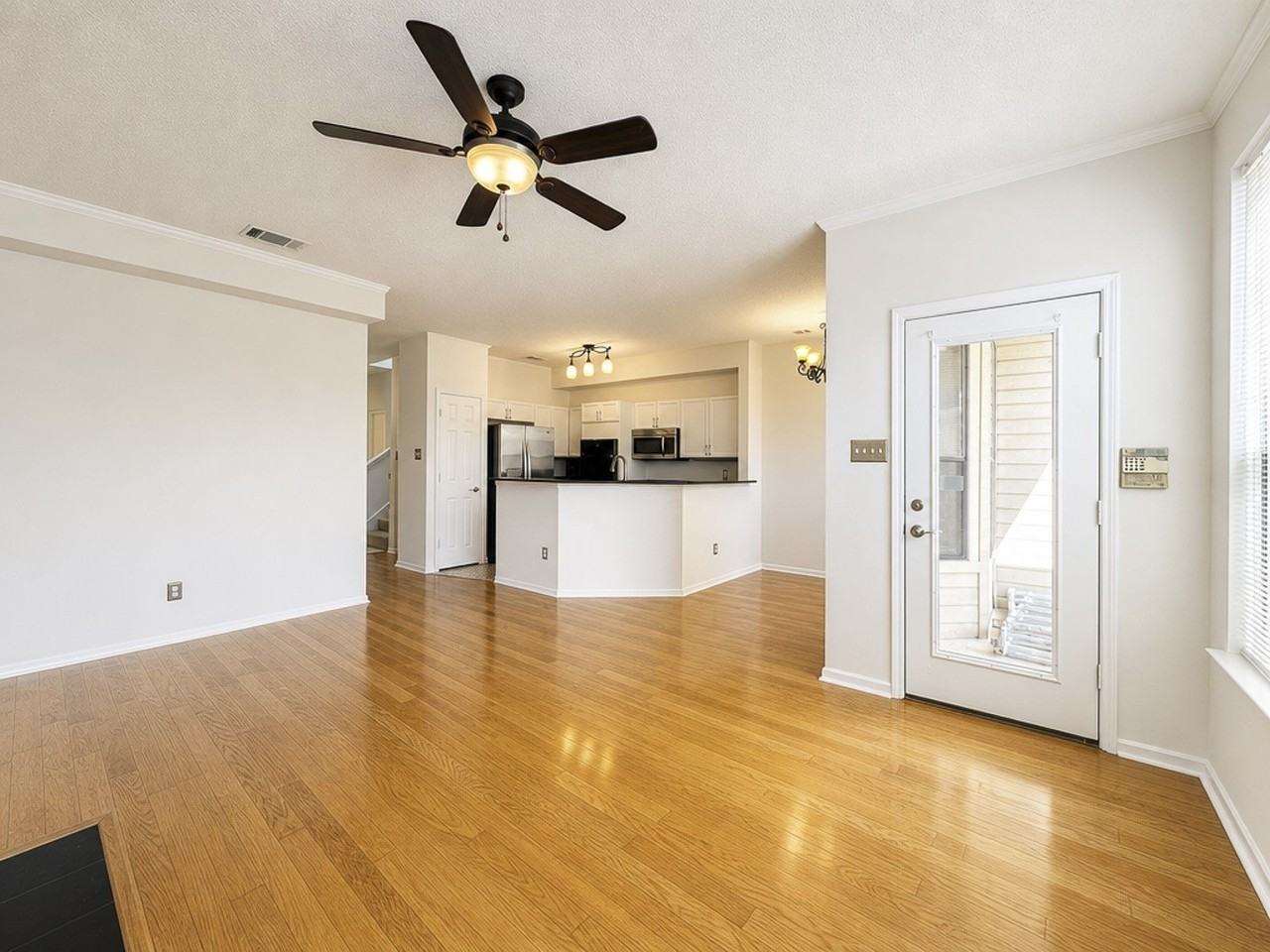 6024 Longley Ct - Photo 3 of 15
