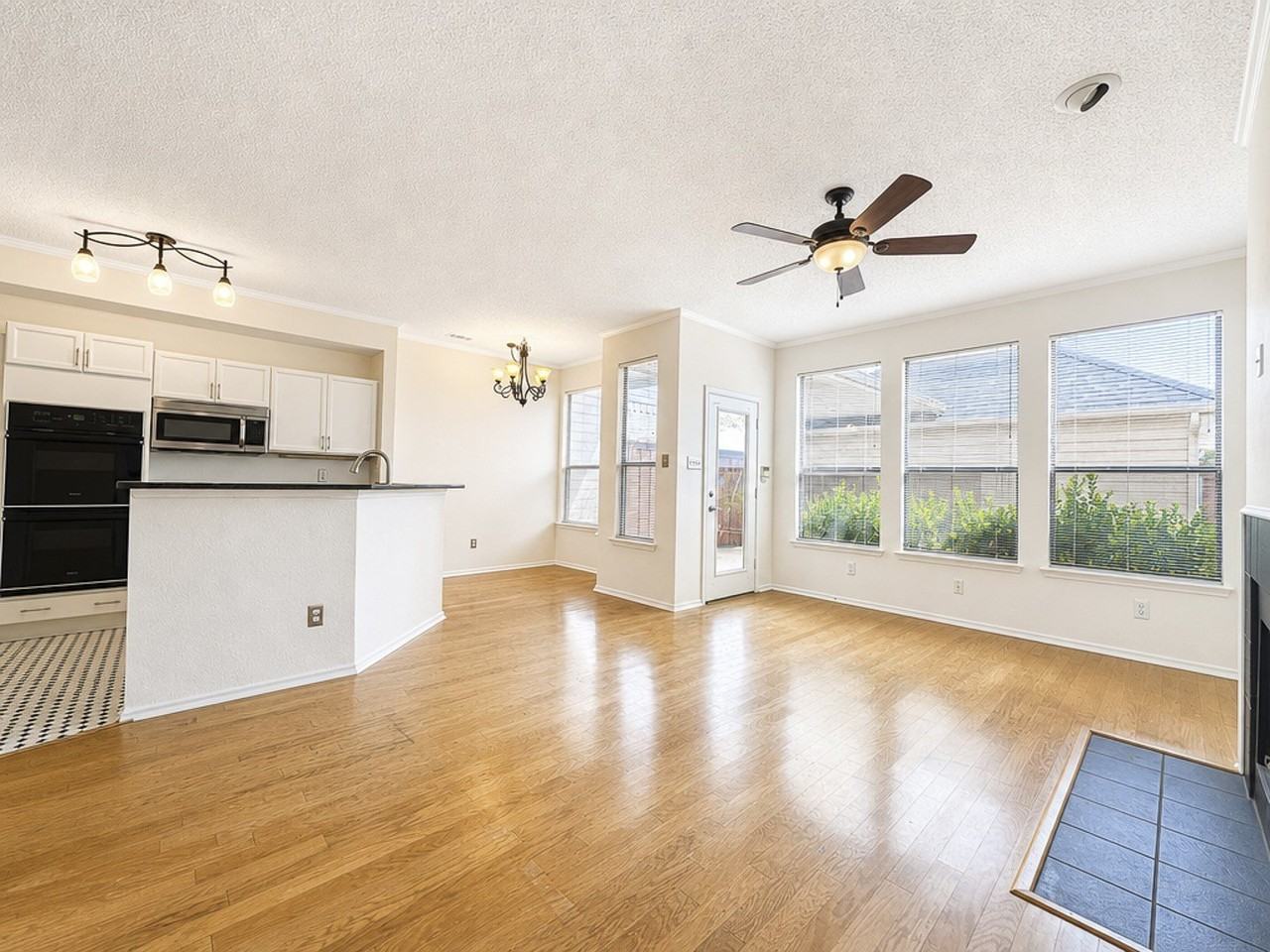 6024 Longley Ct - Photo 4 of 15