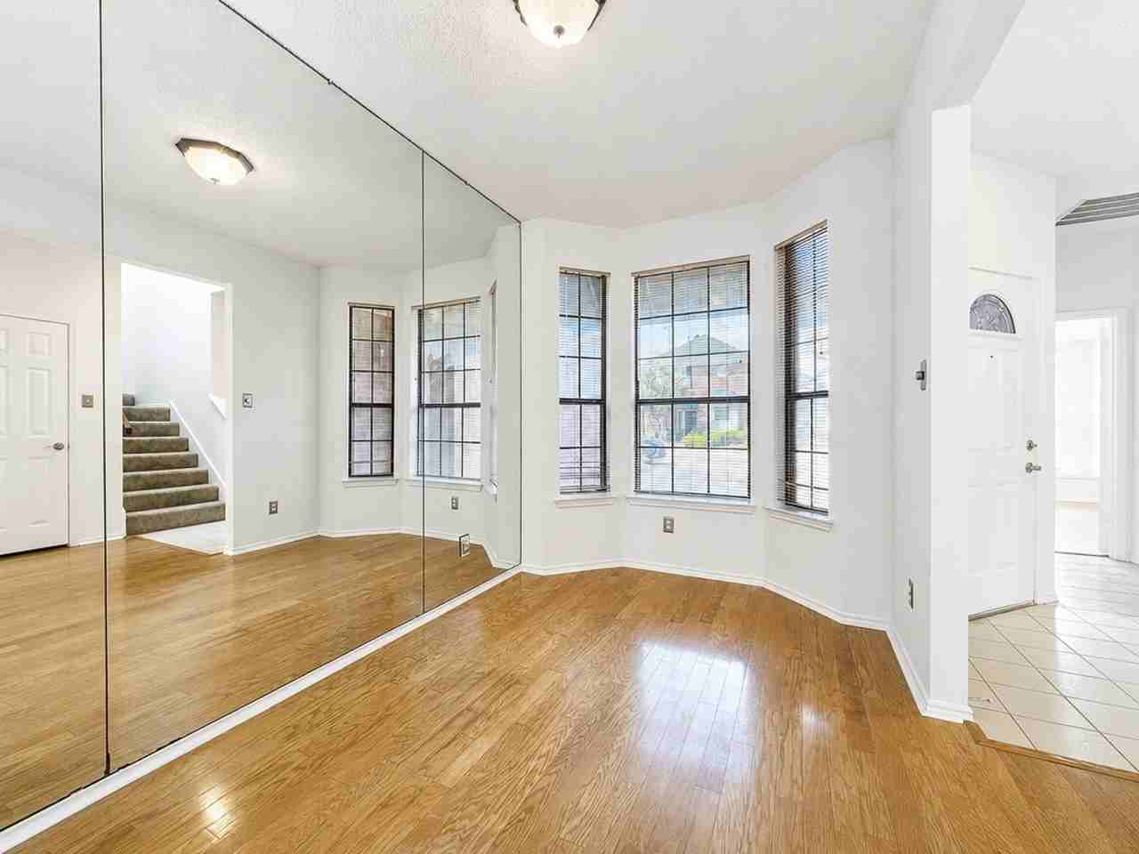 6024 Longley Ct - Photo 5 of 15