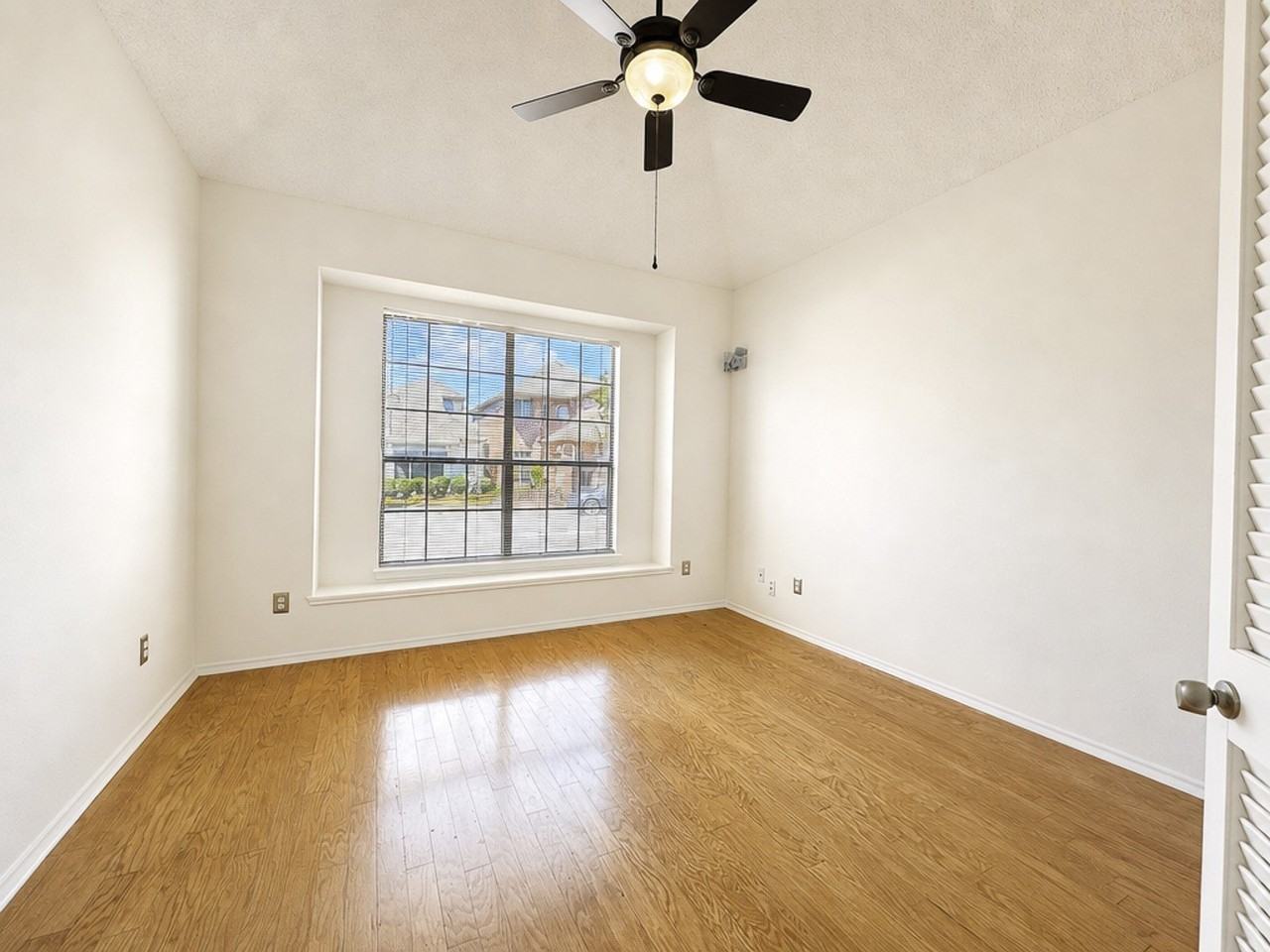 6024 Longley Ct - Photo 6 of 15