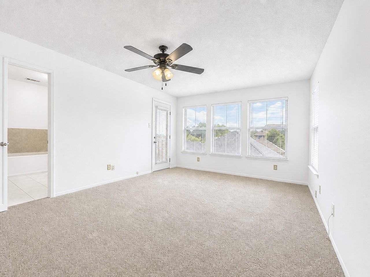 6024 Longley Ct - Photo 7 of 15