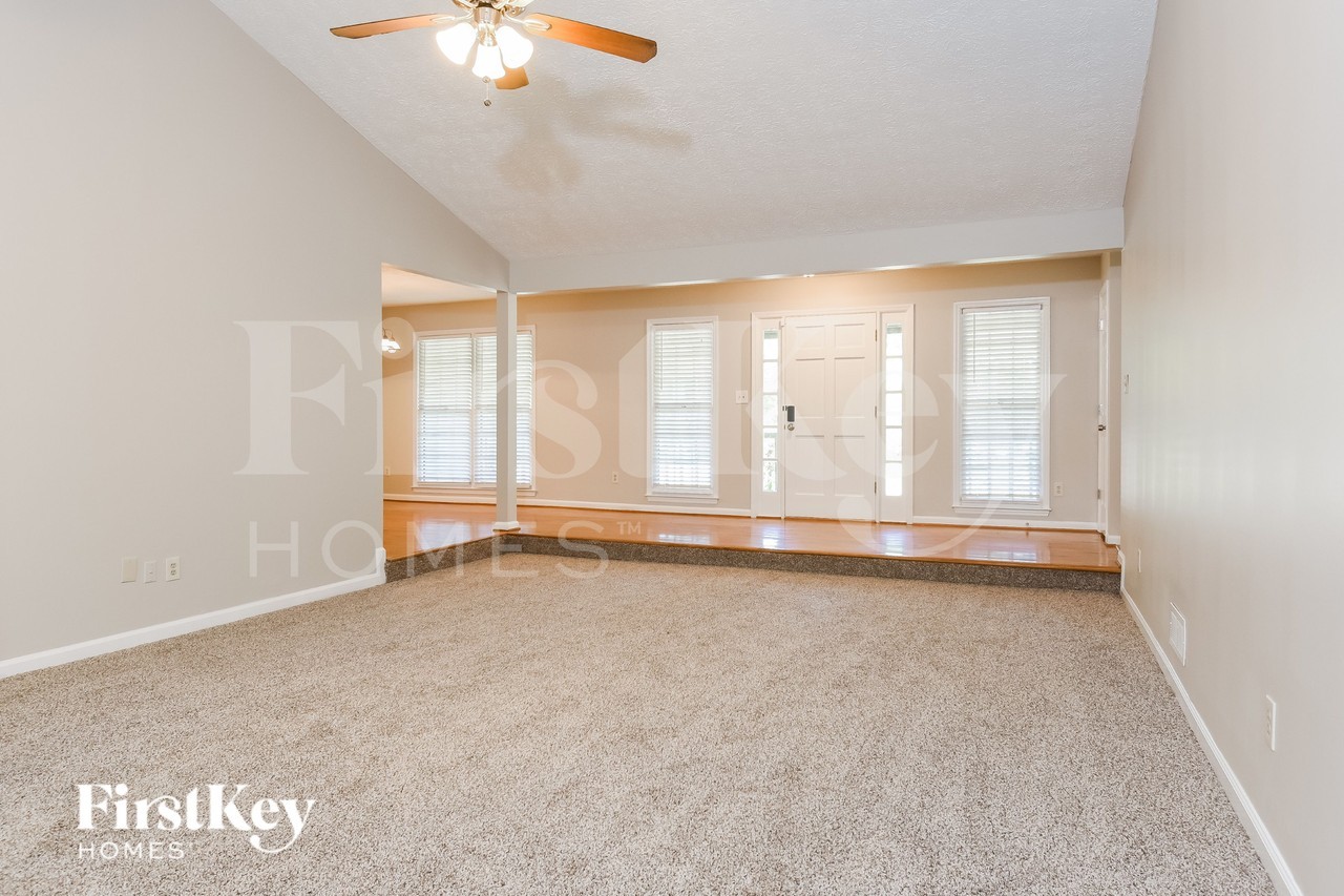 1111 Wynford Cmns Sw - Photo 3 of 18