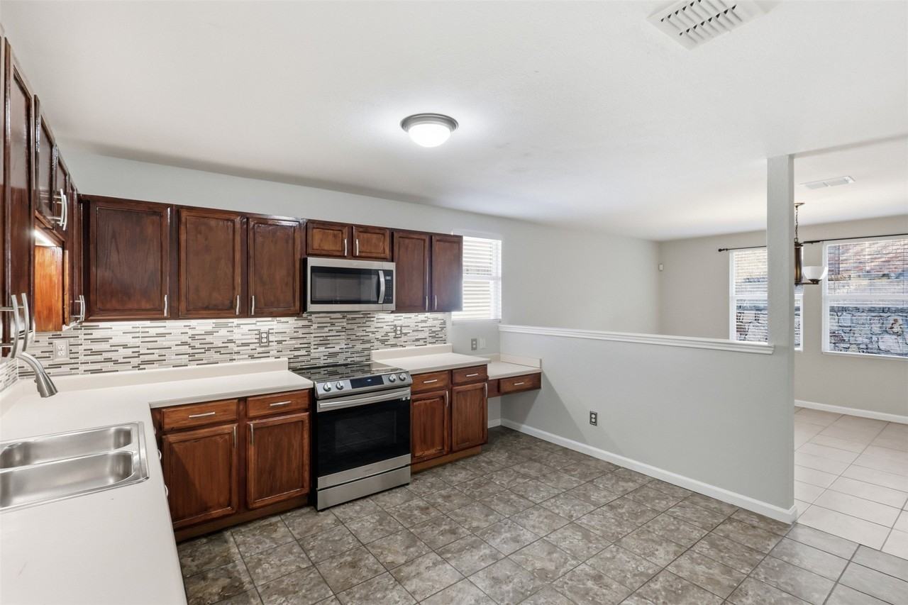 9582 Rosedale Dr - Photo 7 of 25