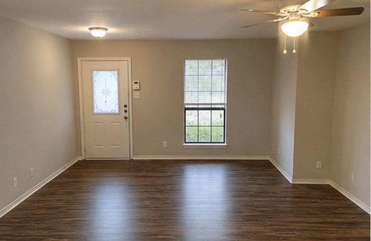 418 N Sierra Trl - Photo 2 of 8