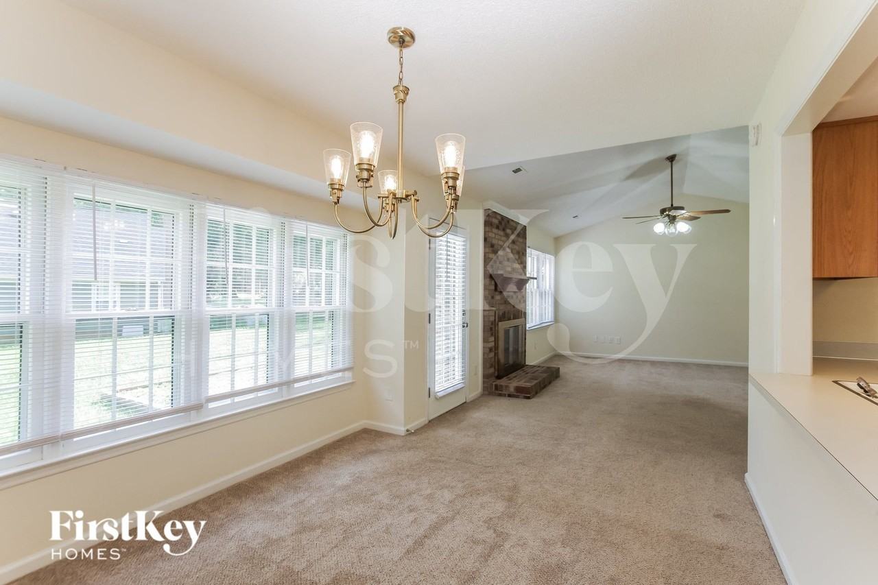 2511 Dalston Ln - Photo 3 of 16